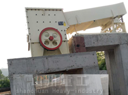 顎式破碎機的保險機構(gòu)及原理